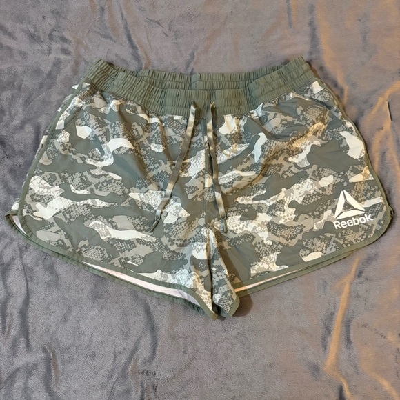 Reebok Green and White Athletic Shorts

#1065 - Picture 1 of 10